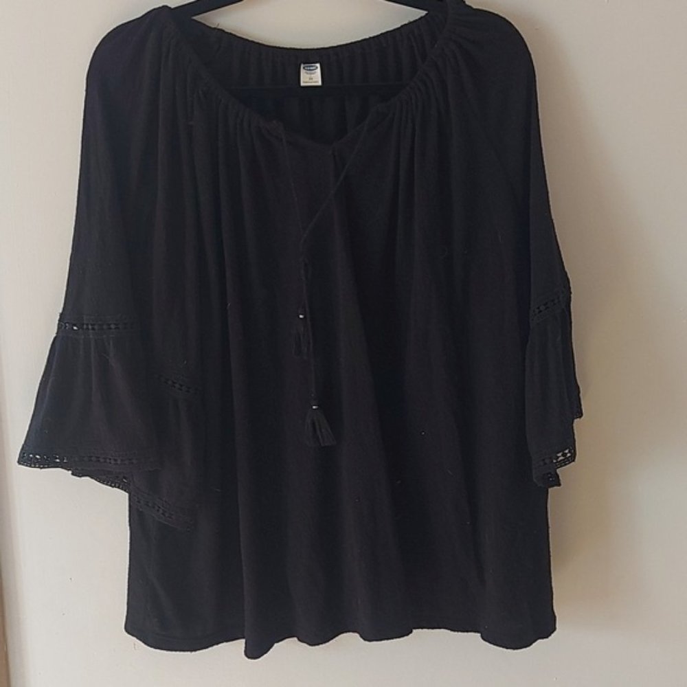 5/$25 Old navy 2x black shirt
